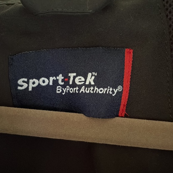 Windbreaker - Picture 3 of 6